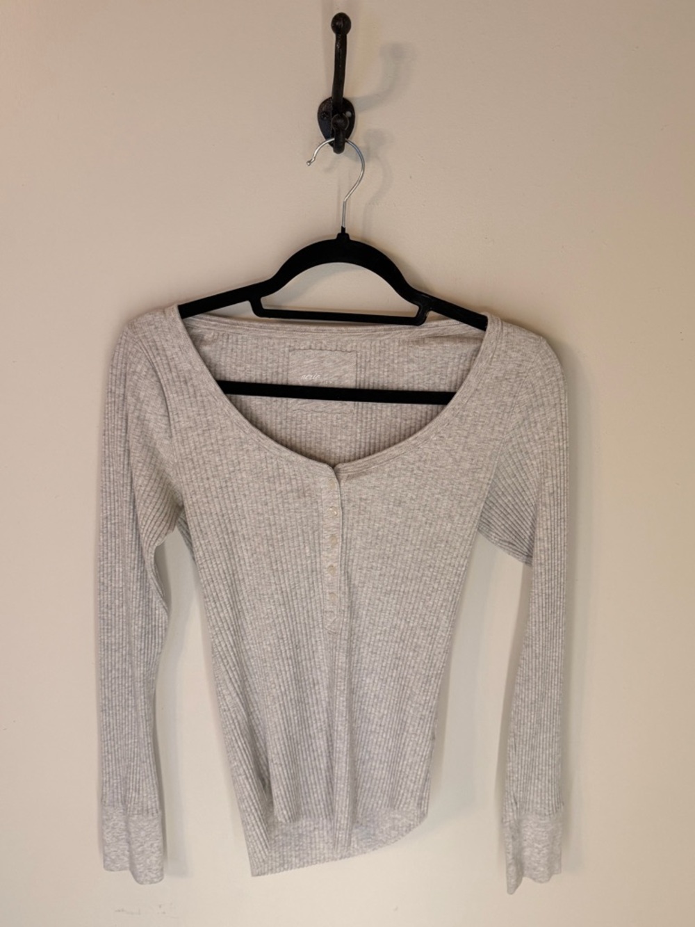 Ribbed Scoop-Neck Long Sleeve Top — Light Gray